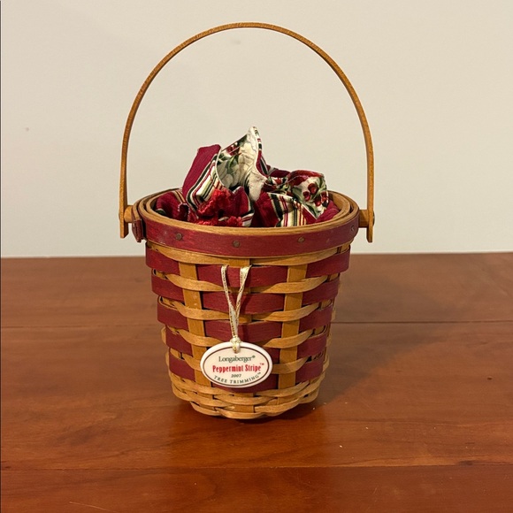 2007 Longaberger Tree Trimming Collection Peppermint Stripe basket - Picture 2 of 7